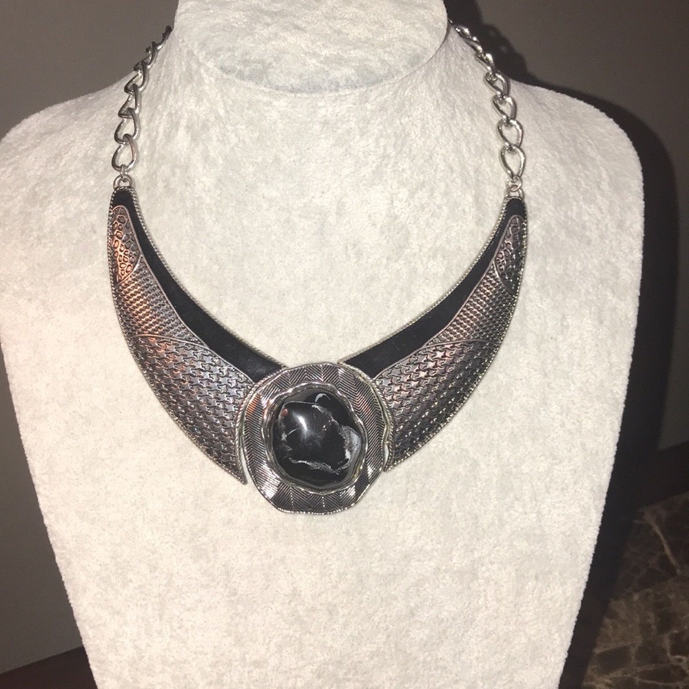 🆕 Gorgeous necklace and earrings set. - Picture 4 of 11